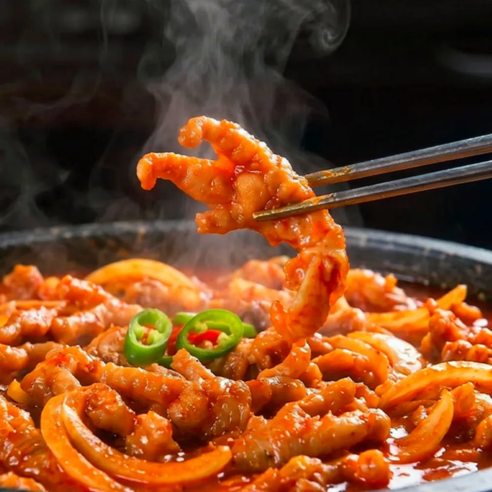 삼형제고기 무뼈 국물닭발 300g 뼈없는 매콤 불닭발 캠핑요리 야식 술안주 간편조리