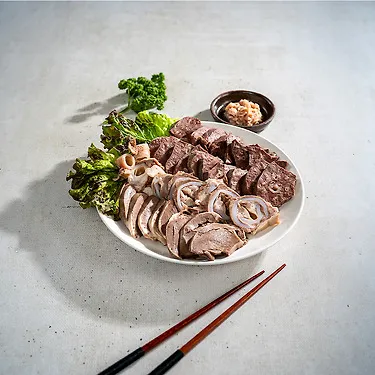 100% 국내산 돼지 허파 염통 울대 오소리감투 간 골라담기 특수부위 돼지내장 돼지부속 순대내장