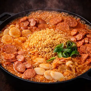 [참도깨비] 의정부식 1960 부대찌개 700gX4봉 + 라면사리 증정 푸짐한 베이컨과 햄4종,당면,떡