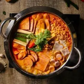 놀부 부대찌개 600g 4팩(+라면사리 2팩) 외 시리즈 / 2세트시 2천원 할인